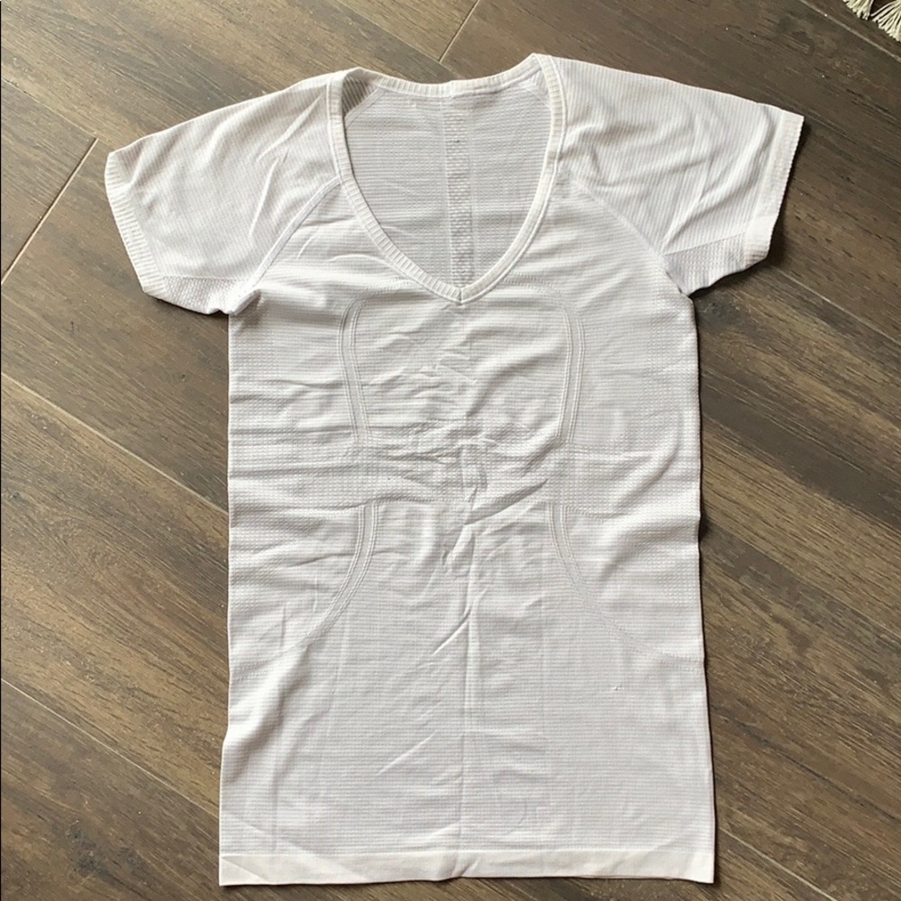 Lululemon VNeck run swiftly